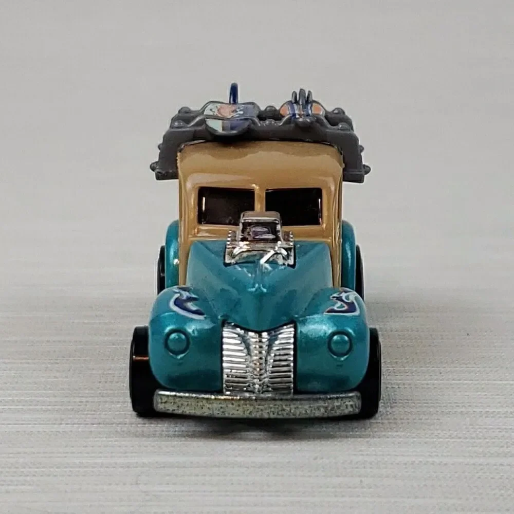 Mattel Hot Wheels 1979 FORD WOODIE W/ Surf Boards Woody Die Cast Car 2010 Toy